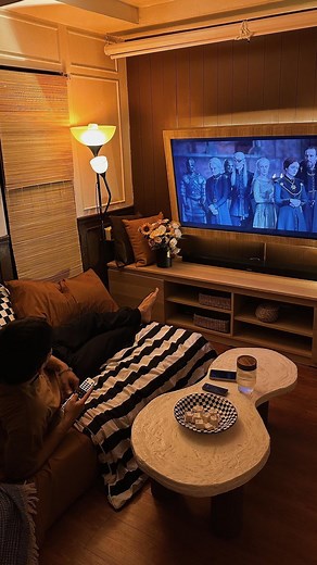 Yazid Rizki Ramadhan on Instagram: "Ruang nonton makin lengkap kalau pake Soundbar! Apalagi sudah ada fitur Dobly Atmos dan Bose TrueSpace bikin suaranya makin mantep dengan suara 3 dimensi, nonton di movie room serasa di bioskop 👌🏼 #SoundisPower"