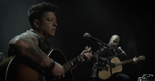 SUR MON ÉPAULE - par les frères Lapointe. Merci Karl... | Éric Lapointe