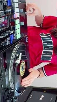 Freestyle scratching on vinyl 🎚️🔥 #scratch #vinyl #dj #scratching #scratchdj #turntable #realdj