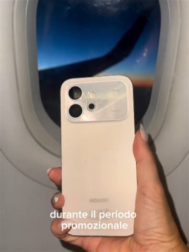 ✈️Honor ti fa prolungare le vacanze! 🕒Dal 27 luglio al 10 agosto, acquistando uno dei prodotti HONOR aderenti alla promozione, potrete ricevere 2 biglietti aerei A/R per una selezione di destinazioni europee. 📱La cosa più bella? NON E’ UNA ESTRAZIONE! Se acquistate uno dei dispositivi inclusi nell’iniziativa e rispettate i requisiti previsti dal regolamento, potrete richiedere il vostro premio secondo termini e condizioni. 📱 Prodotti aderenti: • HONOR 600 • HONOR 600 Pro • HONOR Magic V6 • HO