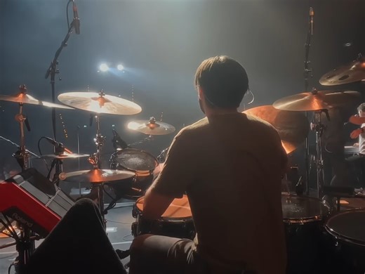 Nic Collins recently sat down with Gretsch Drums at the Mechanics’ 2025 tour closer in Berlin, discussing life on the Looking Back - Living The Years Tour, his approach to hits like “Silent Running”, “The Living Years” and more. Watch the full interview on the Gretsch YouTube channel: youtu.be/dwTBy-Ja50M | Mike The Mechanics Official