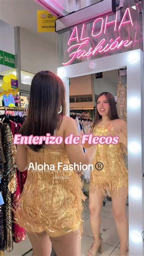 Enterizo de flecos en tonos dorado 👸🏻🔆 Espalda cerrada con cierre y copas 💃🏻 . . . Pídelo en tu color favorito ❤️ . . #outfitideas #vestidodecumpleaños #bailesorpresa #vestidosdefiesta #quinceañera