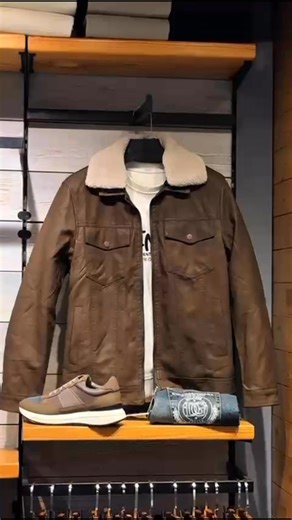 1.5K views · 17 reactions | الجاكيت اللي بيكمّل كل لوك شتوي  جاكيت جلد لياقه فرو من U-Turn.” • “ستايل فخم… دفء مضمون  • “خليك دايمًا في القمة مع يوتيرن  | UTURN | Facebook