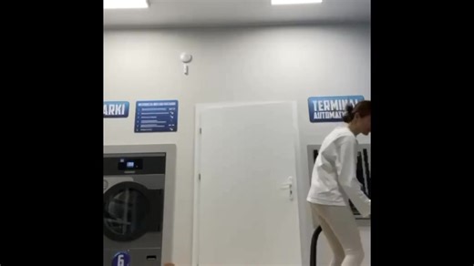 🧼 Czystość na pierwszym miejscu! 🧺✨ W naszej pralni samoobsługowej dbamy o to, aby każde pranie było nie tylko świeże, ale też w pełni higieniczne. 🧽 Codziennie dezynfekujemy wszystkie pralki, aby zapewnić Wam maksymalne bezpieczeństwo i komfort. 🧹 Sprzątamy kilka razy dziennie, dzięki czemu nasza przestrzeń jest zawsze czysta, zadbana i przyjemna w użytkowaniu. Dziękujemy, że wybieracie naszą pralnię! 💙 Zapraszamy o każdej porze – czystość i wygoda czekają na Was! #czystozprzyjemnością #pr