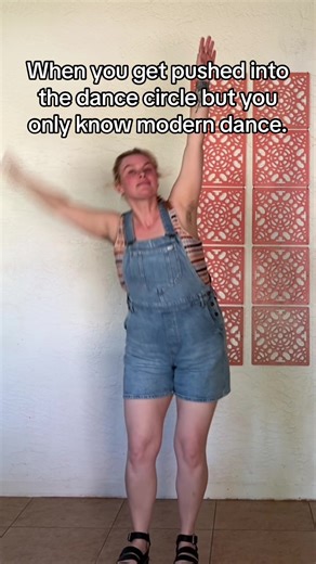 Vertebrae Rolling: A Unique Dance Technique