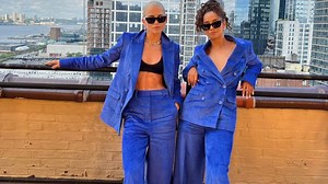 Del total look a los estampados para combinar el azul eléctrico en los conjuntos