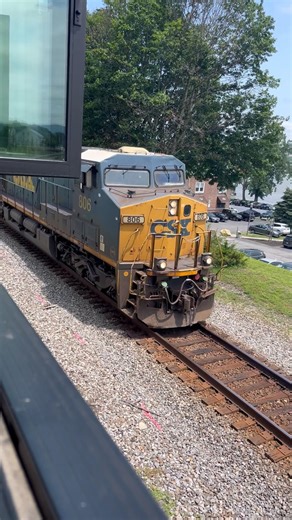 CSX ES40DC 806 and 5310 passing by Hudson Taco