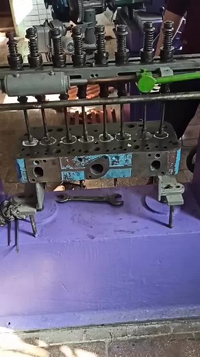 Hydraulic Press Device in Workshop Explained