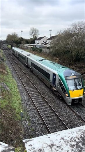 Irish rail class 22000 @ Kildare #ireland #train #railway