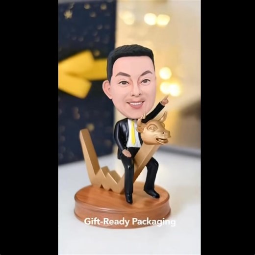 Customize your own "Lucky Gambler" bobblehead and place it on your desk; you'll become a hot trader and a market darling! | Mydedor bobbleheads