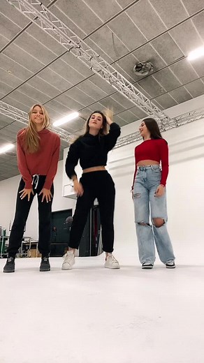 Danza divertente con Sofia dalle rive