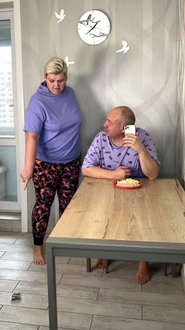 Silly Hello Moment That Had Everyone Laughing