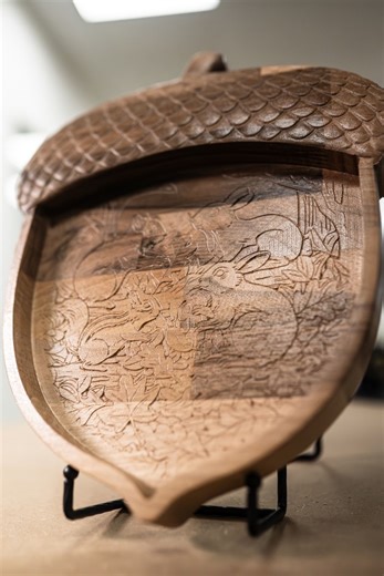 🍂 AI meets CNC craftsmanship! This month in In The Labs, Nav takes fall-making to the next level designing a beautiful snack tray using our brand-new EasyCreate AI tool 🤖✨ Watch as he transforms an AI-generated 3D model into a stunning, functional tray using a mix of 3D, 2D, and Sketch Carving toolpaths all brought to life in Vectric software 🙌 From smart layering and clean offsets to upcycled wood and food-safe finishes, this project is packed with inspiration for your next CNC make! 🪵 Try 