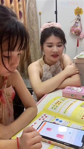 💥 Chỉ từ 100K/tháng – con giỏi cả Toán, Tiếng Việt, Tiếng Anh! ✅ Dạy con học chưa bao giờ NHÀN đến thế! 👉 Vợ chồng nhà Ngô Xuyến cũng vừa chọn cho con học online tại lớp Chinh phục điểm 10 của Vuihoc: ✅ Phương pháp học kiểu mới – con tự học, ba mẹ rảnh tay. ✅ Thầy cô top trường điểm quốc gia như thầy Tám (Archimedes), cô Lan (Đoàn Thị Điểm) – dạy cực dễ hiểu, hướng dẫn tận tình. ✅ Bài học sinh động – có trò chơi cuối buổi, giúp con nhớ bài lâu mà không thấy chán. ✅ Trợ lý AI thông minh giúp co