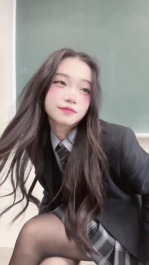 黒タイツとミニスカポリスの魅力