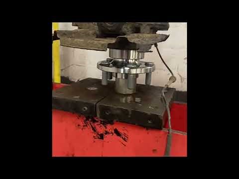 Freelander 2 front wheel bearing#mechanic #short #car #landrover #anotherone #repair #wheelbearing