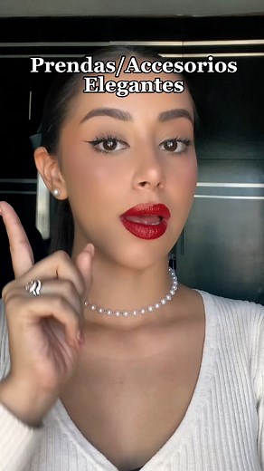 2M views · 10K reactions | Prendas elegantes 廉懶 #elegancia #estilo #moda #elegante #outfits | Victoria Córdova | Facebook