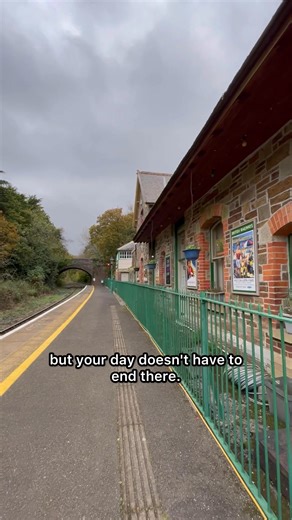 🥾 Walk of the Month - Bere Alston to Bere Ferrers Hop on the scenic Tamar Valley Line from Plymouth for a 7.5-mile countryside adventure, part of the Tamara Coast to Coast Way and Tamar Valley Discovery Trail. Enjoy picturesque riverside, peaceful woodland and rural views before finishing in the charming village of Bere Ferrers - perfect for a well-earned meal by the fire at the Olde Plough Inn! Walk courtesy of Tamar Valley National Landscape. Plan your trip: https://greatscenicrailways.co.uk/