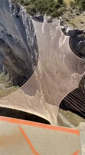 “Epic Cliff Slide Jump Into Safety Net – Ultra-Realistic Adventure