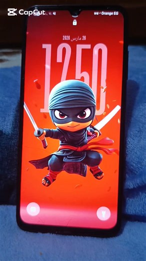 The clock is behind the background on the Samsung One UI 7.