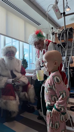 The Langham, Chicago | Today, we had the immense honor of bringing holiday magic beyond our hotel doors as we took our Holiday Afternoon Tea to Lurie Children’s... | Instagram