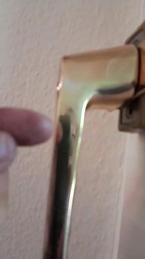 🔑 Lost your key? Remove a lockable window handle without damage!