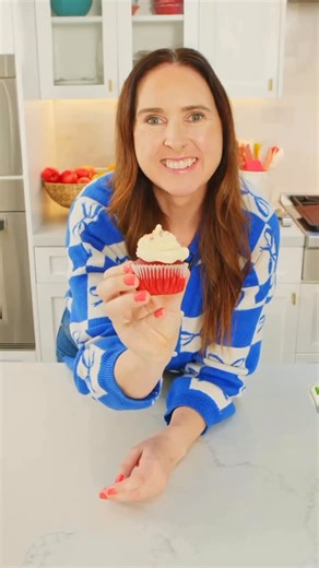 Bigger Bolder Baking | Professional Chef & Baker on Instagram: "Hi Bold Bakers! If you’re wondering why your baked goods are getting that signature deep red we love, give this a try. This is the only method I use to make sure I get the exact bold color I need. Keep this in mind when you’re working on your Valentine’s treats this weekend! My recommendation: My favorite red velvet cupcakes! Comment “recipe” to have it sent to you! If you make anything using this trick, share it with me by tagging 