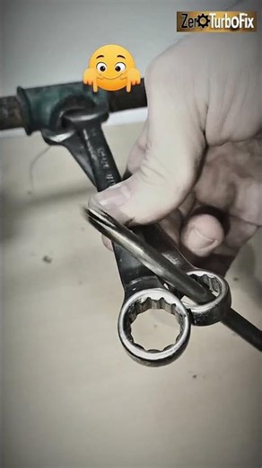 Broken Pipe Thread Stuck Inside? 😎 Secret Trick Removes It Easy! #BrokenPipeExtractor #PlumbingHack