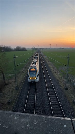 I was too slow! 🤦🏻‍♂️ The train was simply faster.