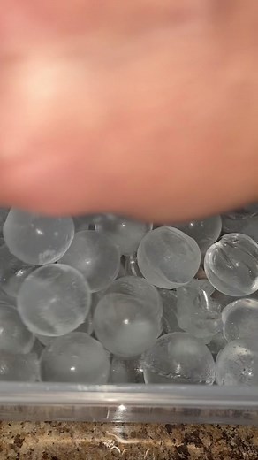 Ice maker for round ice cube spheres round ice tray #roundice #roundicecubes #sphereice #sphereicemold #sphereicemakers #icecubetray #icemaking #coolice #ttsacl