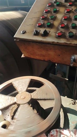 backup roll grinding viral video trending