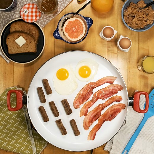 182K views · 997 reactions | This HUGE pan does it all, so you don't have to.  Whether you're cooking up breakfast or serving up paella, feeding your family has never been easier with the everyday pan. Available now at Walmart https://bzfd.it/3m78Prc | Tasty | Facebook