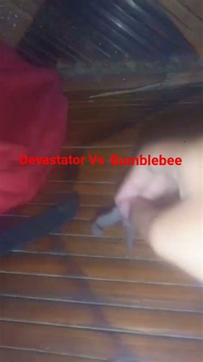 devastator Vs bumblebee
