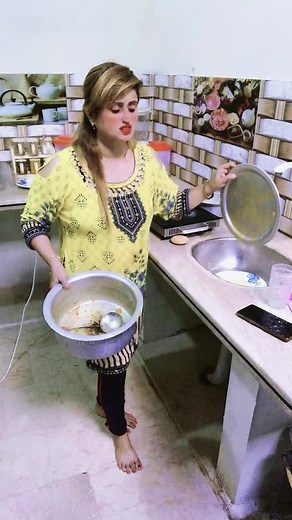 Engaging Kitchen Transfer Techniques for Home Cooking