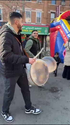 🌙✨ أهلاً رمضان ✨🌙 يوم السبت 2/14/2026 في منطقة باي ريدج (Bay Ridge)، فعالية# “أهلاً رمضان” بالشراكة بين مركز الشباب ومركز أروى وبدعم من منظمات المجتمع، احتفالًا بقدوم الشهر المبارك. تجمع مئات الأطفال والأسر واستمتعوا بالألعاب والحناء والهدايا والموسيقى في أجواء جسدت روح الوحدة والتعايش وبناء جسور التواصل. كل الشكر لمركز الشباب والأستاذ صلاح الطيب ووليد وأسامة ولفريق مركز اروى و لكل من شارك وساهم في نجاح هذه الأمسية المميزة. 🌙💛 🌙✨ Welcome Ramadan ✨🌙 On Saturday, 2/14/2026, in Bay Ridge, we 