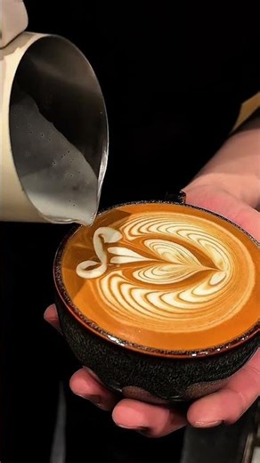 Coffee Art Tutorial: Etched Tulip + Rose #latteart #coffeelatteart #coffee