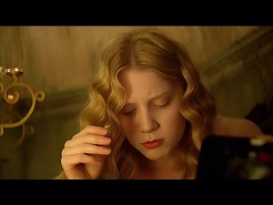 Giantess characters in movies and How Filmmakers Create giantess growth scenes using Green screen