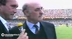 Carlo Mazzone, le sue parole in una intervista: il suo Lecce ed il calcio ma anche il punto di vista su Baggio e Conte, in esclusiva per il Corriere Salentino Intervista d'archivio a Carletto Mazzone, da molti sportivi ed analisti riconosciuto come l'allenatore più importante nella storia del Lecce. L'intervista che potrete ascoltare fu realizzata nel corso del "Convegno sui Cento anni dell'Us Lecce", organizzato dal direttore responsabile del Corriere Salentino Flavio De Marco presso le Officin