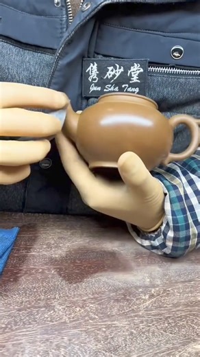 ✨ The Journey of Yixing Zisha Teapots ✨ Have you ever wondered how a Yixing Zisha teapot is created? Let’s take a fascinating journey into the world of tradition and craftsmanship. 🌿👐 A Yixing Zisha teapot begins as raw clay, transformed by skilled artisans into a work of art. Imagine the delicate hands that shape and mold each piece, infusing it with a rich history and deep passion. This isn't just a teapot—it's a legacy of artistry and tradition. 🎨🌟 Brewing tea in a Yixing Zisha teapot is