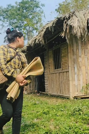61K views · 1K reactions | Owner abandoned house Cast out single mum and her baby leave here to find new place | បន្ទប់ថែទាំជម្ងឺ ភូមិឡឥដ្ឋ | Facebook