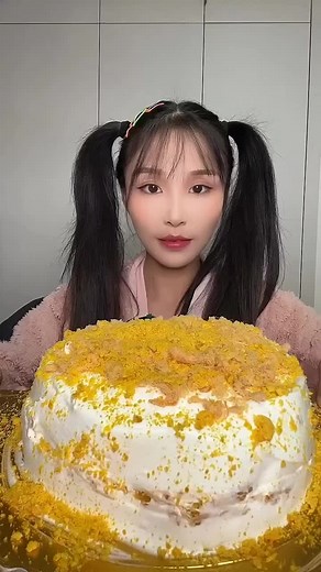 Asmr eating chocolate cake 🎂😋🥂#choclate #asmreatingsounds #eatingshowasmr #asmr #foryou #viral