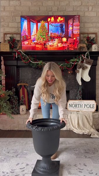 DIY Christmas Present Topiary