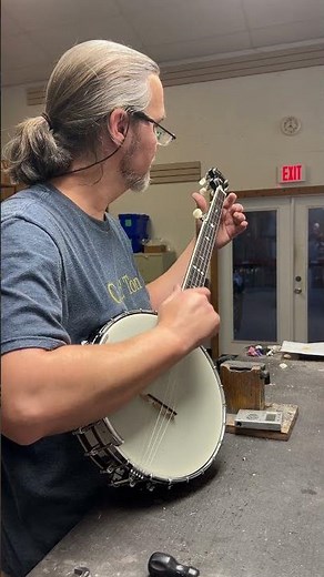 I like that Old Time... Banjo!🪕🎵 The OT-800 keeps it golden with this timeless classic build.