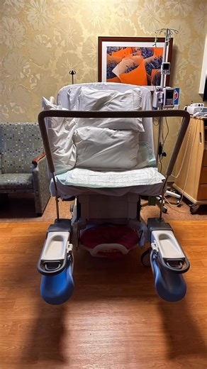 You do not necessarily need to be in, on, near or around the bed in labor and delivery, but these beds can do so much to help you find comfort and positions. You do NOT have to be on your back just because you’re in the bed. Some things to try: ✅ hands and knees ✅almost unlimited positioning with a peanut ball ✅ swaying and leaning over the bed ✅ kneeling and leaning over the head of the bed ✅ throne ✅ squatting ✅ standing with the squat bar ✅ support on the birth ball And so much more! If you’v