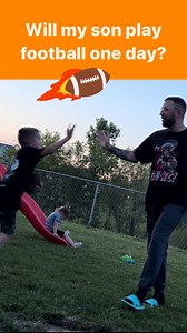 I love throwing ball with Jayden and I would love if he enjoys one of the big sports one day and plays it on team one day. I try to play all kinda sports with him, ⚾️ ⚽️ 🏀 🏈 He is at that age now, where we actually can play and he doesn’t get distracted every second 🤣 growing up in Germany, i played soccer my whole life, let’s see what he decides to play! In the end donegal makes you happy big man! Papa loves you!!! #fatherson #love #family #ussports #football #nfl #nflgermany #rtlnfl #rtlnfl