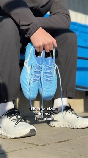 Rate these Mizuno boots out of ten 👀