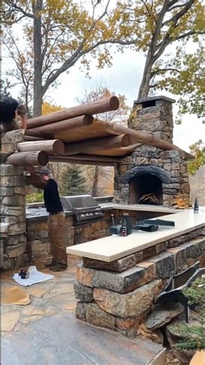 This Wood-Fired Outdoor Kitchen Is Perfect 🔥🌲
