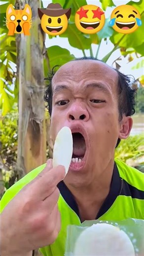 How to eat crackers🍪🍪🥮