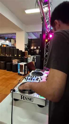 Rane One MK2 Scratch test 974 #scratch #dj #entrainement #974 #raneone