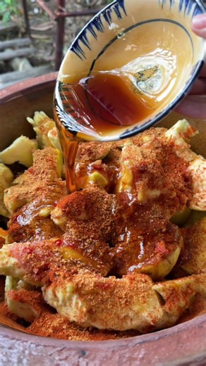 Xoài tứ quý đập mắm đường giúp cô chú anh chị ngủ ngon🤤😑#chaukieumy2k #68kiengiang #mientay #gaimientay